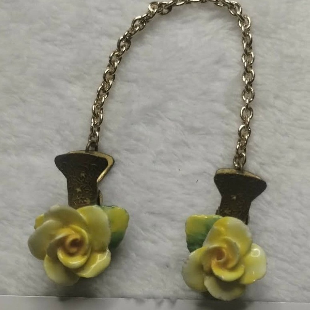 Vintage Yellow Rose Sweater Clips Gold Tone‎ Floral Cardigan Guard Chain Retro